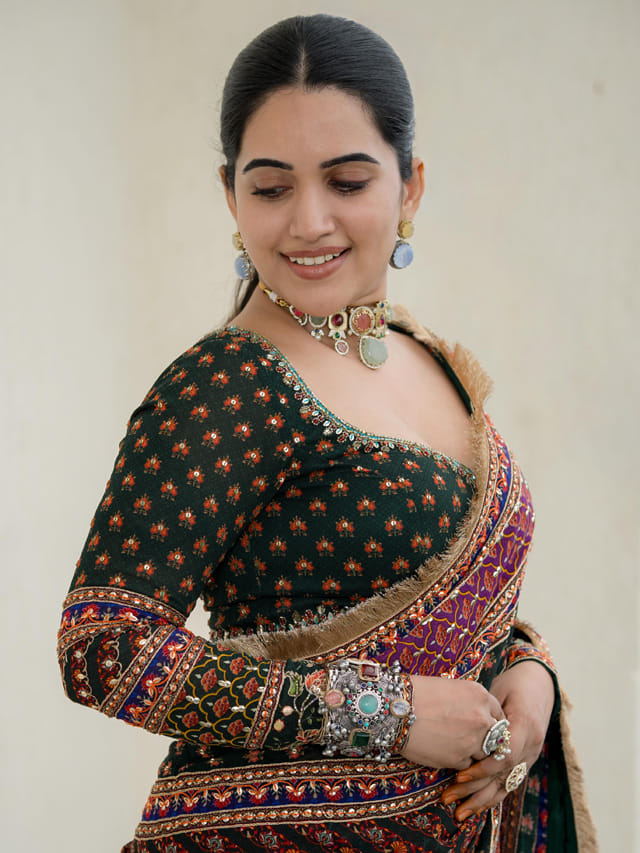 బాబోయ్.. కిక్కెస్తున్న స్రవంతి లేటెస్ట్ క్లిక్స్.. వైరల్ అవుతున్న పిక్స్