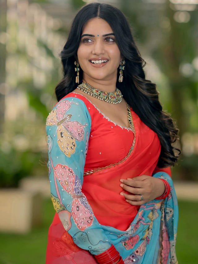 హీరోయిన్ కావాల్సింది భయ్య..  అందంతో చంపేస్తున్న స్రవంతి..