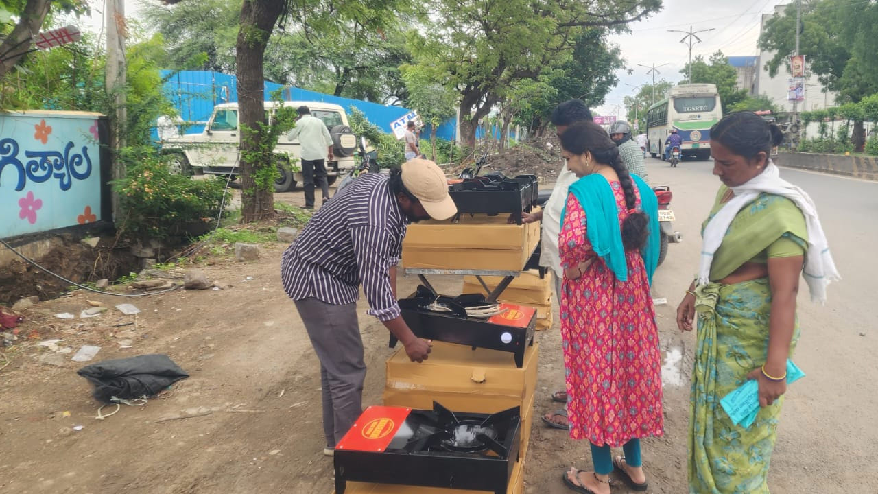 గ్యాస్ సిలిండర్పై ఆధారపడకుండా తక్కువ వ్యయంతో వంట చేసేందుకు ఇది ఉపయోగపడుతుందని కొనుగోలుదారులు అభిప్రాయపడుతున్నారు. గ్రామీణ ప్రాంతాలు, చిన్న హోటళ్లు, టీ దుకాణాలు, విద్యుత్ కోతలు ఎక్కువగా ఉండే ప్రాంతాల్లో ఈ తరహా స్టౌలకు మంచి ఆదరణ లభించే అవకాశముందని వ్యాపారులు భావిస్తున్నారు.