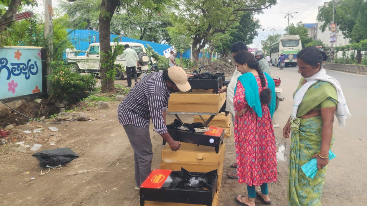 గ్యాస్ సిలిండర్‌పై ఆధారపడకుండా తక్కువ వ్యయంతో వంట చేసేందుకు ఇది ఉపయోగపడుతుందని కొనుగోలుదారులు అభిప్రాయపడుతున్నారు. గ్రామీణ ప్రాంతాలు, చిన్న హోటళ్లు, టీ దుకాణాలు, విద్యుత్ కోతలు ఎక్కువగా ఉండే ప్రాంతాల్లో ఈ తరహా స్టౌలకు మంచి ఆదరణ లభించే అవకాశముందని వ్యాపారులు భావిస్తున్నారు.