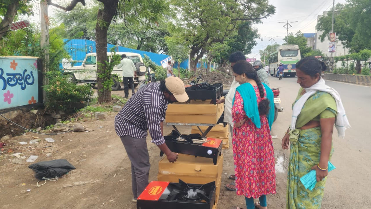 గ్యాస్‌తో పనే లేదు.. ఛార్జింగ్ స్టౌలు వచ్చేసాయి..