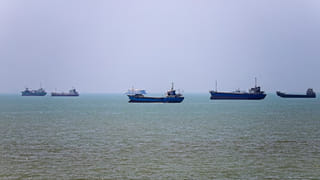 Strait of Hormuz: మళ్లీ రాజుకున్న మంటలు.. ఇరాన్ సంచలన నిర్ణయం.. నౌకలపై దాడులతో రంగంలోకి దిగిన అమెరికా!