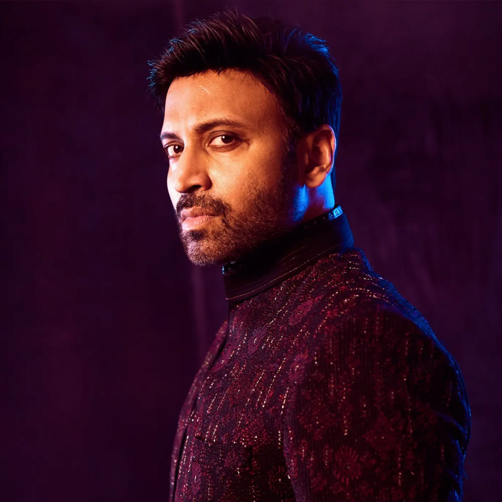వారి కుటుంబంలో ఎన్నో ఏళ్లుగా వండుతున్న వంట ఆవిడను తన సొంత సోదరిలా భావిస్తానని చెప్పారు. తను తినే ఆహారంలో 80 శాతం చాలా హెల్తీగా, బ్యాలెన్స్డ్గా ఉండేలా జాగ్రత్తలు తీసుకుంటారు. షూటింగ్స్ లేనప్పుడు సుమంత్ తన ఇంట్లోని హోమ్ థియేటర్ లో ఐదారు గంటల పాటు సినిమాలు చూస్తూ గడుపుతారు. ఏదైనా మంచి సినిమా వస్తే థియేటర్ కి వెళ్లి మార్నింగ్ షో చూడటం ఆయనకు ఇష్టం.
