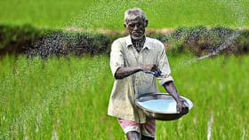 కేవలం రూ.10కే యూరియా బుకింగ్..