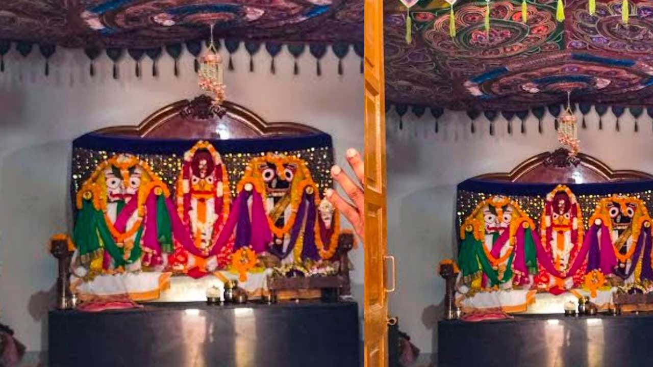 ఆంధ్రప్రదేశ్, రాజమండ్రి లో ఉండే జగన్నాథ స్వామి వారి ఆలయం తొలి ఏకాదశి రోజు మాత్రమే తెరుస్తారు. అయితే నేడు తొలి ఏకాదశి సందర్భంగా ఆలయ తలుపులు తెరిచారు. దీంతో ఆలయం తెరిచిన వెంటనే, భక్తులకు ప్రవేశం కల్పించారు ఆలయ నిర్వాహకులు, దీంతో కిలోమీటర్ల మేర క్యూ లైన్‌లలో భక్తులు వేచి ఉన్నారు.