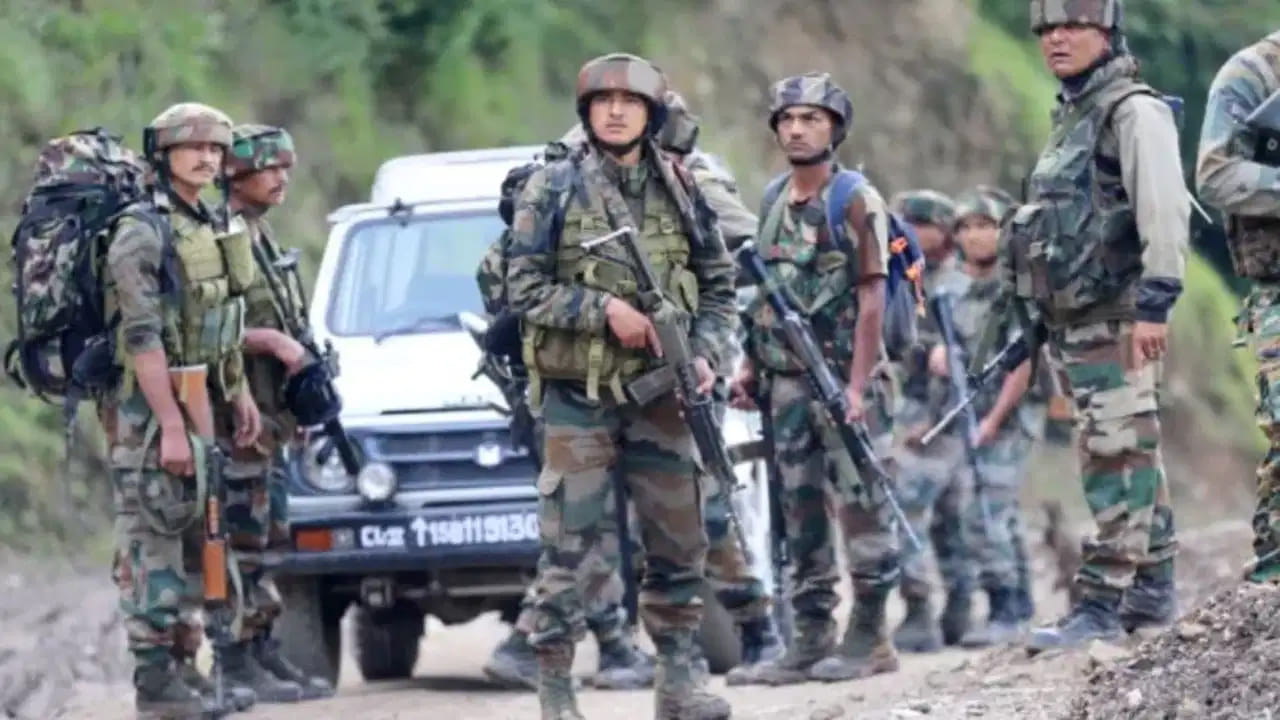 Terror Attack: జమ్మూ కాశ్మీర్లో మరోసారి ఉగ్రదాడి.. హెడ్ కానిస్టేబుల్ దుర్మరణం..!