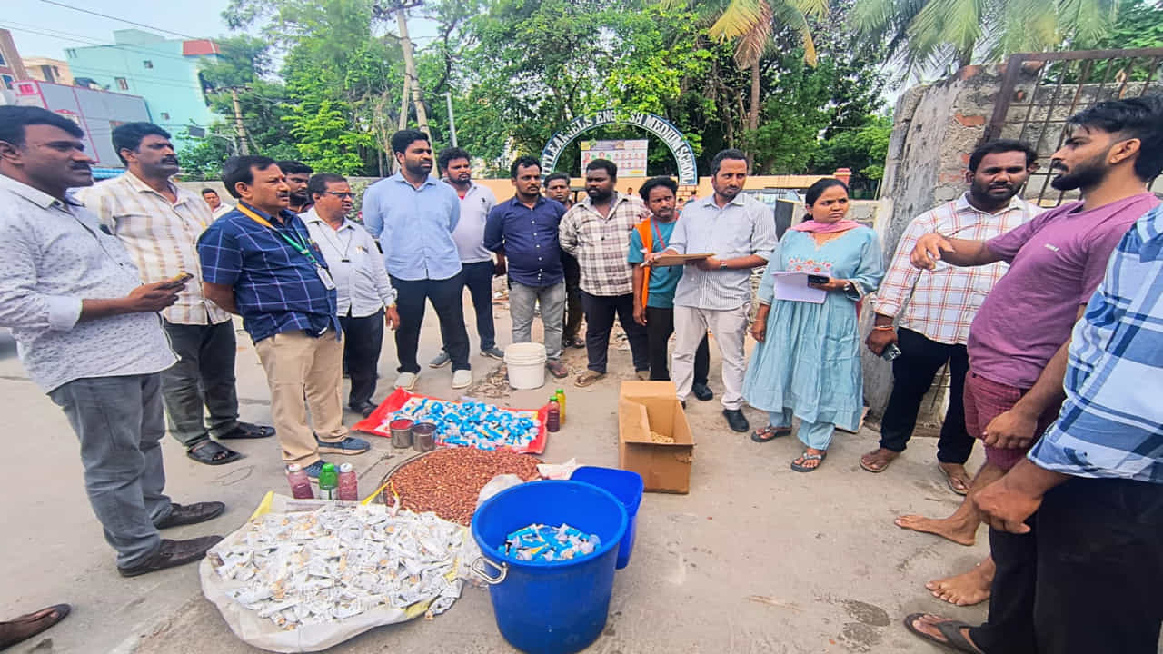 జిల్లా కలెక్టర్ ఆదేశాల మేరకు కార్పొరేషన్, ఫుడ్ సేఫ్టీ అధికారుల సంయుక్త దాడుల్లో ఎన్నో చేదు నిజాలు బయటపడ్డాయి. కేశవాయనగుంటలోని బాలాజీ ఐస్ క్రీమ్, ఫలుడా తయారీ కేంద్రాల్లో పాడైన బాదంపప్పు, గడువు ముగిసిన కోన్ ఐస్ క్రీములు గుర్తించిన అధికారులు.. పాడైన, కాలం చెల్లిన ఐస్ క్రీములను డంపింగ్ యార్డ్కు తరలించారు. ఐస్ క్రీమ్ తయారీ కేంద్రాలను మూసివేసి యాజమాన్యంపై కేసు నమోదు చేసారు.