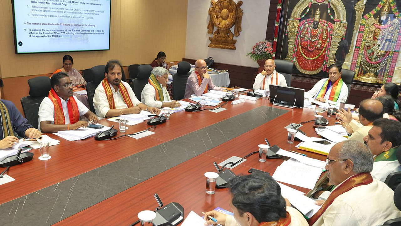
తిరుమల ఆక్టోపస్ బేస్ క్యాంప్‌లో అదనపు మౌలిక సదుపాయాల కల్పనకు, FMS సేవ‌ల‌కు రూ.2.91 కోట్లు మంజూరు. ఒంటిమిట్ట శ్రీ సీతా ల‌క్ష్మ‌ణ స‌మేత కోదండ‌రామ‌స్వామివారి మూల‌వ‌ర్ల‌కు బంగారు కవచాల తయారీకి టీటీడీ ట్రెజరీలోని వెయ్యి గ్రాముల‌ బంగారాన్ని వినియోగించుకునేందుకు ఆమోదం.రూ.17.84 కోట్లతో ఒంటిమిట్ట శ్రీ కోదండరామస్వామివారి ఆలయం వద్ద యాత్రికుల సౌకర్యార్థం 100 గదులతో విశ్రాంతి గృహం నిర్మాణానికి టెండ‌ర్లు ఆమోదం.ఒంటిమిట్ట శ్రీ కోదండరామస్వామివారి ఆలయం ఈశాన్య మాడవీధి విస్తరణ, యాత్రికుల సౌకర్యాల అభివృద్ధి కోసం 6,103 చదరపు అడుగుల భూమి సేకరణ నిమిత్తం జిల్లా యంత్రాంగానికి రూ.2.11 కోట్ల చెల్లింపునకు టీటీడీ బోర్డు ఆమోదం. తిరుపతిలోని శ్రీ తాతయ్య గుంట గంగమ్మ అమ్మవారి ఆలయంలో ముఖ మండపంపై  సాలహారం నిర్మాణం, మిగిలిన ప్రాకార గోడ నిర్మాణానికి రూ.2.50 కోట్ల‌తో టెండ‌ర్ కు ఆమోదం.టీటీడీ లాంటి ధార్మిక సంస్థలో ఋగ్వేదం, యజుర్వేదం, సామవేదం, ఆధర్వణ వేదాలను నిరంతరాయంగా పారాయణం జరిగేలా చర్యలు చేపట్టాం. ఇందులో భాగంగా రాష్ట్రంలోని ప్రముఖ ఆలయాలలో కూడా నిత్య పారాయణం, లోక కల్యాణం జరిగేలా వేద పారాయణ స్కీం ద్వారా  791 మందిని సంభావన వేద పండితులుగా నియమించేందుకు నిర్ణయం