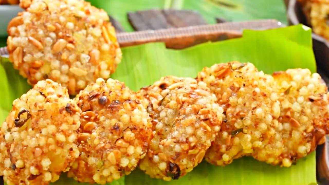 తర్వాత స్టవ్ ఆన్ చేసుకోవాలి. స్టవ్ ఆన్ చేసి, పాన్ పెట్టి, అందులో వడలు వేయించడానికి సరిపడ నూనె వేసుకోవాలి. నూనె బాగా వేడి అయ్యేలా చూసుకోవాలి. నూనె బాగా వేడి అయిన తర్వాత, ఇప్పుడు మనం ముందుగా కలిపి పెట్టుకున్న పిండి తీసుకోవాలి. వాిని చిన్న చిన్నగా వడల్లా ఒత్తుకోవాలి.