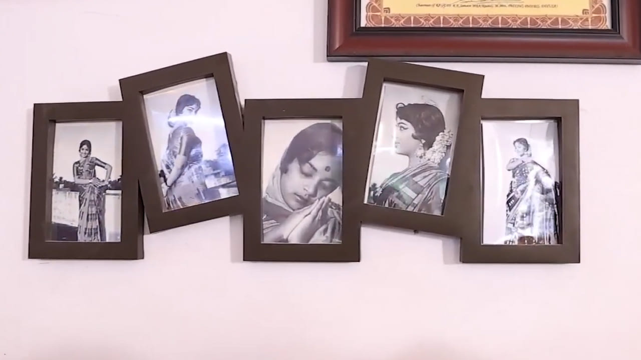 విజయ నిర్మల కెరీర్ కూడా అంతే ప్రకాశవంతమైనదని అన్నారు.. ఆమె దివంగత ఎన్.టి. రామారావు గారి ఆశీస్సులతో, పాండురంగ మాహాత్మ్యం చిత్రంలో కృష్ణుడి పాత్రతో తన ప్రస్థానాన్ని ప్రారంభించారు. ఈ సినిమాలో రామారావు గారు స్వయంగా ఆమెకు మేకప్ వేసి, పారాణి పెట్టారని నరేశ్ గుర్తు చేసుకున్నారు. ఆమె జీవితం మొత్తం కృష్ణుడితో ముడిపడి ఉందని, ఆమె భర్త పేరు కూడా కృష్ణ అని ప్రస్తావించారు. ఆమె డాక్టరేట్, గిన్నిస్ బుక్ ఆఫ్ రికార్డ్స్లో చోటు సంపాదించడం ఆమె అసాధారణ ప్రతిభకు నిదర్శనం. ఒక మహిళా దర్శకురాలిగా 42 చిత్రాలకు దర్శకత్వం వహించిన ఏకైక మహిళ ఆమె కావడం ఒక రికార్డు. రోజుకు రెండు చిత్రాల షూటింగ్, కృష్ణ గారికి డై వేయడం, వంట చేయడం, కారులో స్క్రిప్టులు రాసుకోవడం వంటి అనేక పనులను ఒకేసారి నిర్వహించి, సినీ పరిశ్రమలో అన్ని సంప్రదాయాలను బద్దలు కొట్టారని నరేశ్ వివరించారు.