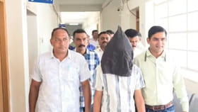 మైనర్లు, యువకులే అతని టార్గెట్.. ఫోన్లో 600 వీడియోలు!