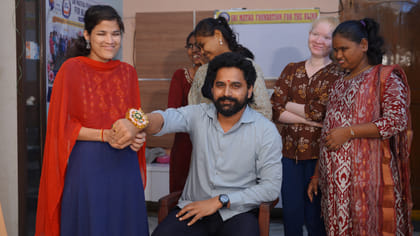 బ్లైండ్ ఫౌండేషన్‌ అమ్మాయిలతో రాఖీ వేడుకలు జరుపుకున్న హీరో..