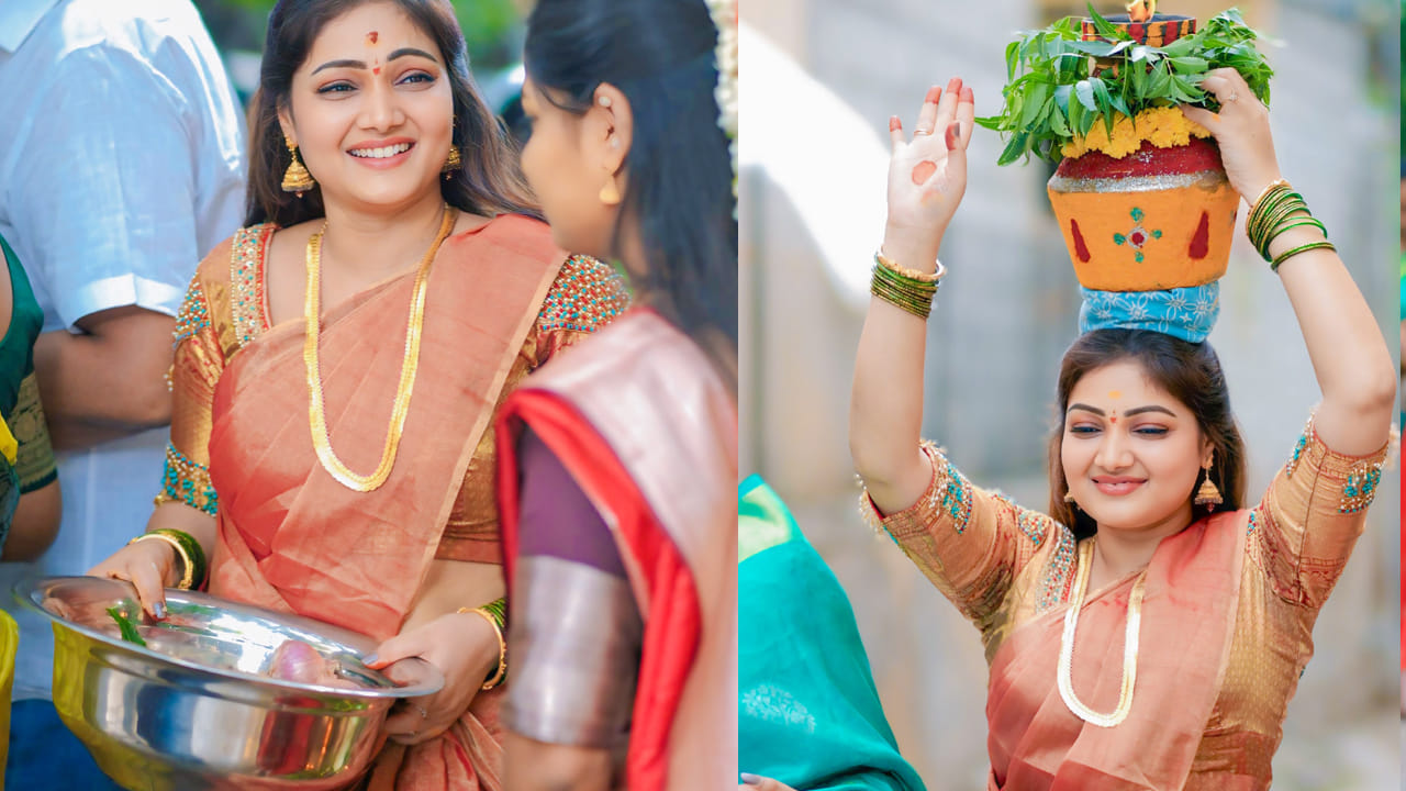 ఈ క్రమంలో ప్రముఖ సీరియల్ నటి ప్రియాంక ప్రియాంక నల్కారీ కూడా బోనమెత్తింది. అమ్మవారికి మొక్కులు సమర్పించ ప్రత్యేక పూజలు చేసింది. అనంతరం ఇందుకు సంబంధించిన ఫోటోలను సోషల్ మీడియాలో షేర్ చేసింది ప్రియాంక.