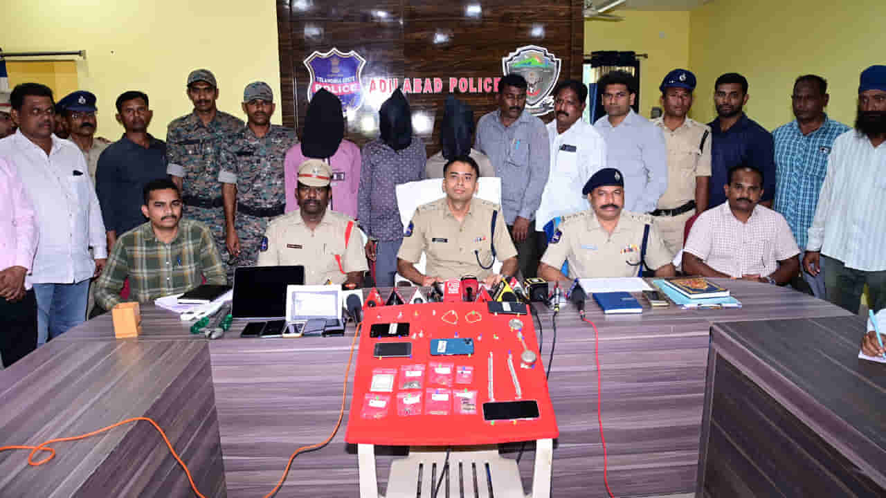 కుక్కర్లు అమ్మేవారిలా వచ్చి కోట్ల చోరీలు.. ఆదిలాబాద్లో పట్టుబడ్డ అంతర్జాతీయ దొంగల ముఠా