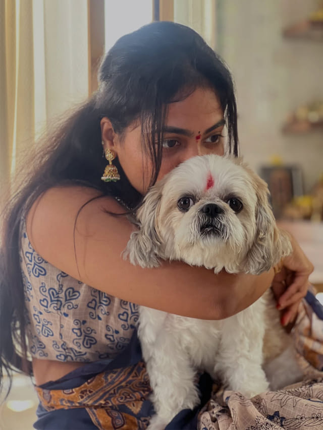వరలక్ష్మి వ్రతంలో బిగ్ బాస్ బ్యూటీ.. కట్టిపడేస్తున్న ఫోటోస్..