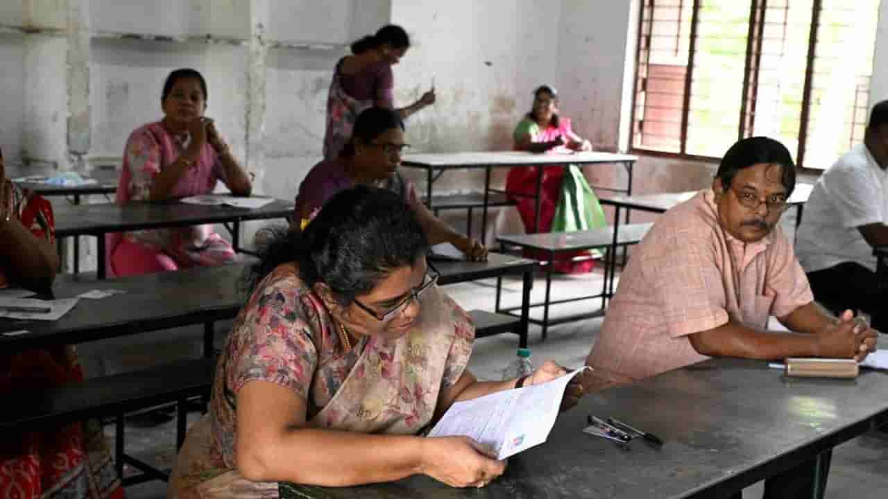 రేపట్నుంచే ప్రభుత్వ బడి టీచర్లకు స్పెషల్ TET 2026 పరీక్షలు.. ఈసారైనా గట్టెక్కుతారా?