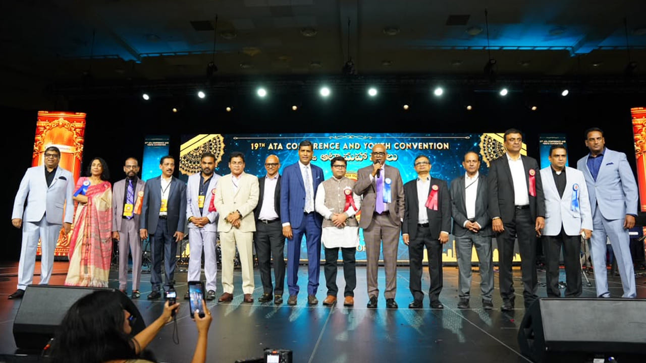 అమెరికా తెలుగు సంఘం (ఆటా) ఆధ్వర్యంలో నిర్వహించిన 19వ ఆటా మహాసభలు ముగిశాయి. ఈ వేడుక ఉద్దేశం ప్రపంచవ్యాప్తంగా ఉన్న తెలుగు వారిని ఒకే వేదికపైకి తీసుకువచ్చే ప్రతిష్ఠాత్మక మహాసభ. అమెరికాలో ఉన్న తెలుగు వాళ్ళు, ముఖ్య ప్రముఖులు, కళాకారులు ఈ కార్యక్రమానికి హాజరయ్యారు.