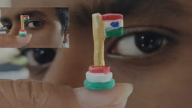 ఇంత చిన్న జెండా ఎప్పుడైనా చూశారా? చాక్‌పీస్‌పై జాతీయ పతాకం