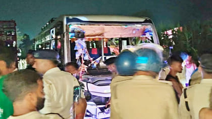 బస్సు బీభత్సం.. చిన్నారి సహా ఐదుగురు దుర్మరణం!