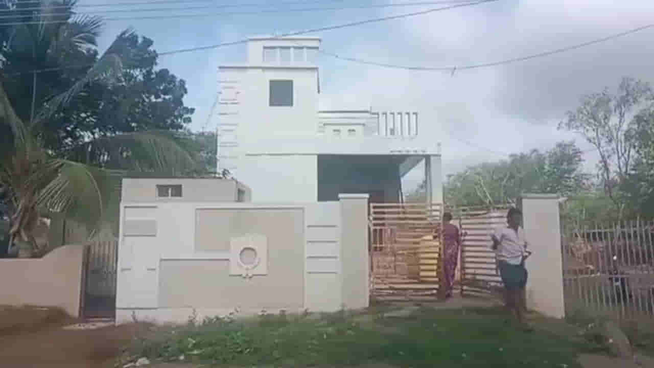Andhra: శుభమా అని కొత్త ఇల్లు కట్టుకొని గృహ ప్రవేశం చేయాలనుకుంటే.. ఇంటి ముందు