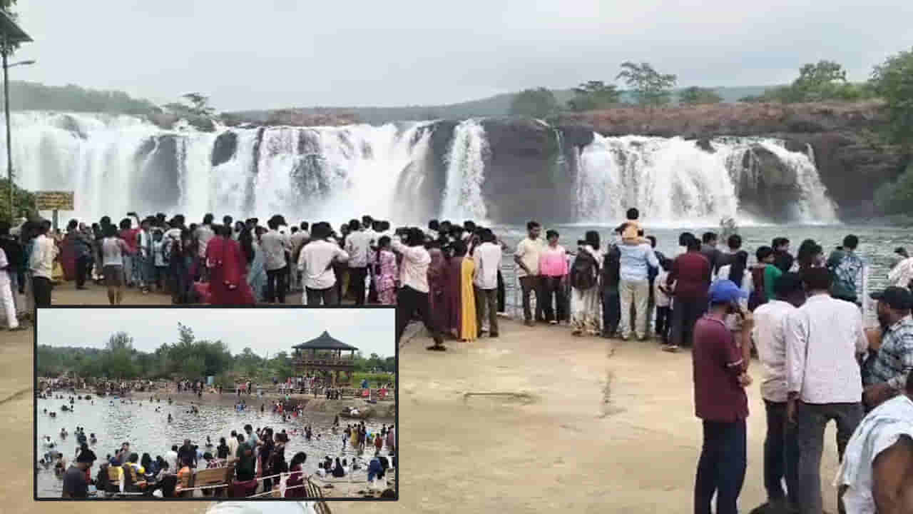 తెలంగాణ నయాగరాకు పోటెత్తిన జనం.. పాలధారలా జాలువారుతున్న బొగత జలపాతాలు.. మినీ జాతరను తలపిస్తున్న దృశ్యాలు!