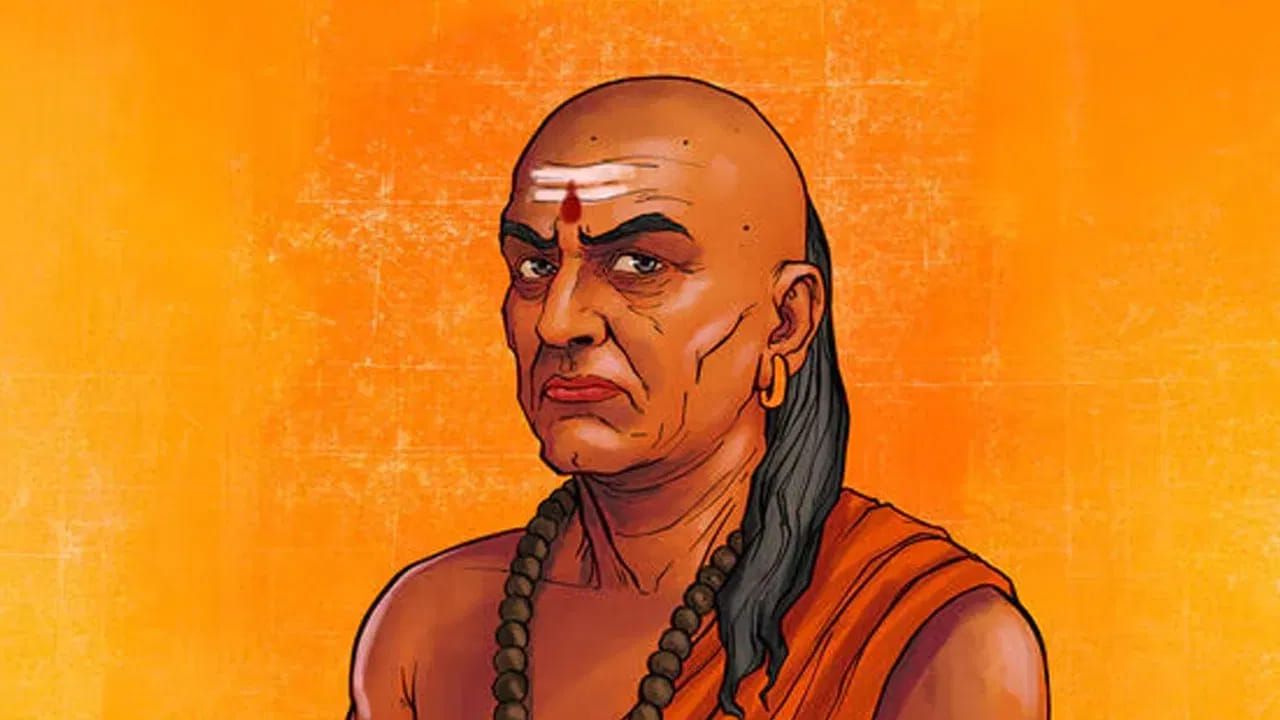 అలాగే మంచి సంస్కారం , క్రమశిక్షణ కలిగిన స్త్రీ అత్తవారింటికి రావడం వలన ఆ ఇంటిలో, ప్రశాంతతను నింపడమే కాకుండా, క్రమశిక్షణగా ఉండేలా చేస్తారంట. అంతే కాకుండా చదువుకున్న స్త్రీ, తెలివైన స్త్రీ భర్తకు ప్రతి అడుగులో మద్ధతు ఇస్తూ, తన భర్తకు అన్నివిధాలుగా తోడుగా నీడగా ఉంటుంది. ఎలాంటి కష్టం వచ్చినా భర్తను వదిలి వెళ్లదు.