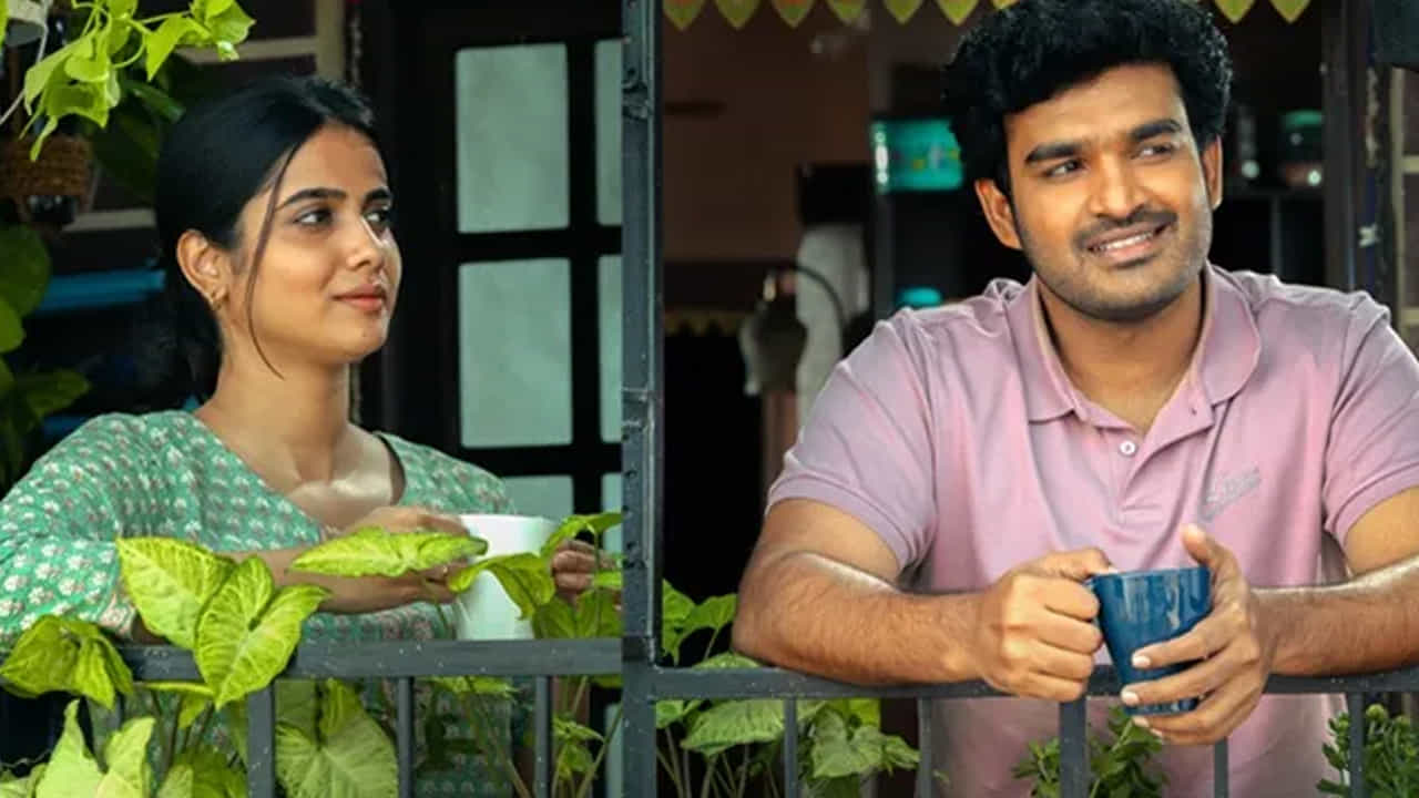 థియేటర్లలో కల్ట్ క్లాసిక్గా నిలిచిన ఈ చిత్రం ఓటీటీ వేదికగా కూడా అంతే గొప్ప విజయాన్ని సాధిస్తుందని మేకర్స్ ధీమా వ్యక్తం చేస్తున్నారు. సుమారు రూ. 15 కోట్ల బడ్జెట్తో రూపొందిన ఈ చిత్రం ప్రపంచవ్యాప్తంగా రూ. 50 కోట్లకు పైగా గ్రాస్ వసూళ్లను సాధించి ఘన విజయాన్ని అందుకుంది. జూలై 24న థియేటర్లలో విడుదలైన ఈ చిత్రం విమర్శకుల ప్రశంసలతో పాటు ప్రేక్షకుల విశేష ఆదరణ పొందింది.