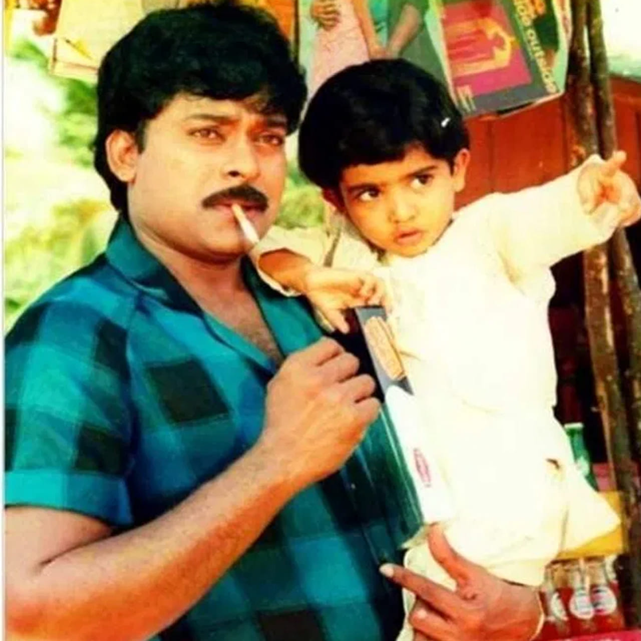 సినిమా వాళ్లకు సంబందించిన ఫోటోలు సోషల్ మీడియాలో నిత్యం పదుల సంఖ్యలో వైరల్ అవుతూ ఉంటాయి. సినీ సెలబ్రెటీలకు సంబందించిన ఫోటోలను అభిమానులు తెగ షేర్ చేస్తూ ఉంటారు. చాలామంది తమ అభిమాన హీరోల ఫోటోలు, వీడియోలను సోషల్ మీడియాలో పంచుకుంటూ ఉంటారు. అలాగే ఇప్పుడు ఓ ఫోటో నెట్టింట వైరల్ గా మారింది. పై ఫొటోలో ఉన్న నటి ఓ చైల్డ్ ఆర్టిస్ట్ ను గుర్తుపట్టారా.?