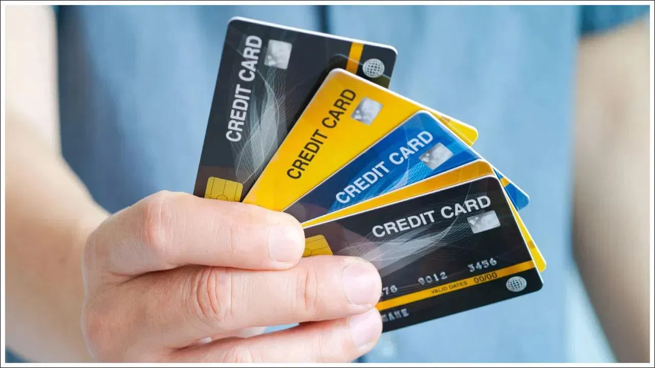 Credit Card: అయ్య బాబోయ్.. క్రెడిట్ కార్డు క్లోజ్ చేస్తే ఇంత జరుగుతుందా.. ఈ తప్పు చేస్తే సిబిల్ స్కోర్ గోవిందా..