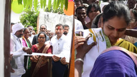 ఆదివాసీల గుండెల్లో నిలిచిన కలెక్టర్.. ఆయన పేరుతోనే గూడెం పేరు!