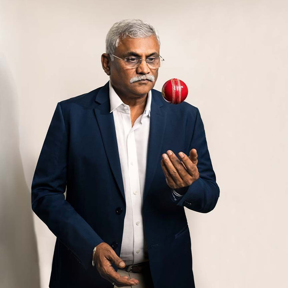 సునీల్ వాల్సన్.. భారత క్రికెట్లో ఈ జాబితాలో సునీల్ వాల్సన్ పేరు ప్రత్యేకంగా నిలుస్తుంది. 1983 ప్రపంచకప్ గెలిచిన భారత జట్టులో ఆయన సభ్యుడిగా ఉన్నారు. అయితే టోర్నీలో భారత్ ఆడిన ఒక్క మ్యాచ్లోనూ వాల్సన్కు తుది జట్టులో అవకాశం రాలేదు. ఆ తర్వాత కూడా భారత జట్టుకు ఆడే అవకాశం దక్కలేదు. దీంతో అంతర్జాతీయ మ్యాచ్ ఆడకుండానే ప్రపంచకప్ విజేతగా నిలిచిన అరుదైన భారత క్రికెటర్గా ఆయన గుర్తింపు పొందారు.