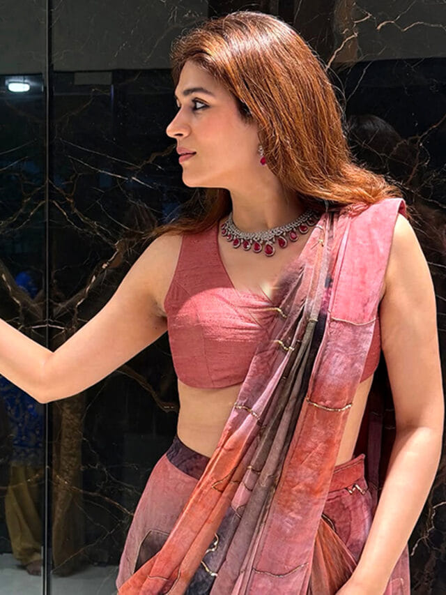 చీరలో అందాల గ్లామర్ సెగలు.. శ్రద్ధదాస్ బ్యూటిఫుల్ ఫొటోస్