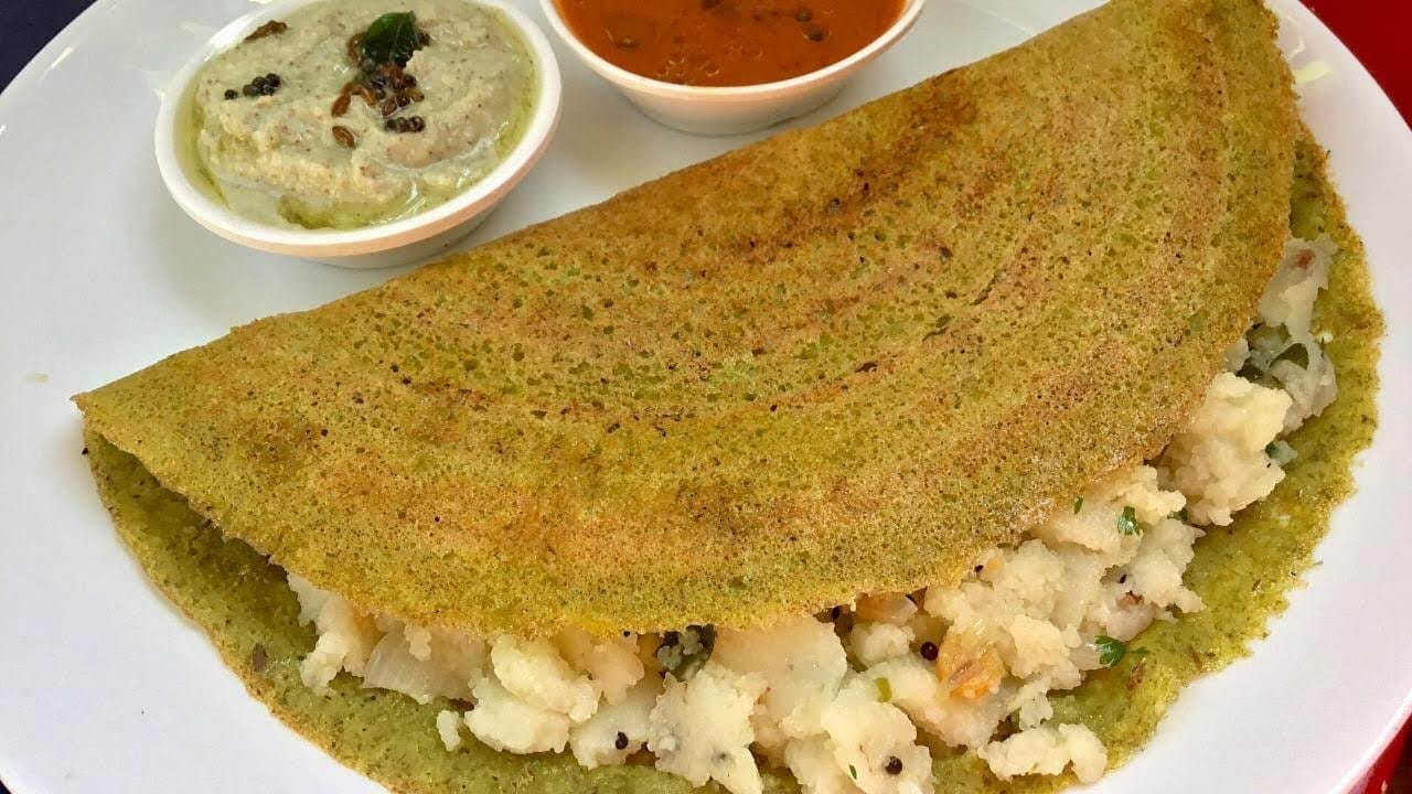 తర్వాత గ్యాస్ స్టవ్ ఆన్ చేసి, దోసె పాన్ పెట్టాలి. తర్వాత మనం ముందుగా మిక్సీ పట్టి పెట్టుకున్న పిండితో దోసెలు వేసుకోవాలి. అంతే టేస్టీ టేస్టీ ప్రోటీన్ పుష్కలంగా ఉండే శనగపప్పు, పాలకూర దోసెలు రెడీ. మరి మీరు కూడా ఒకాసారి ట్రై చేయండి.