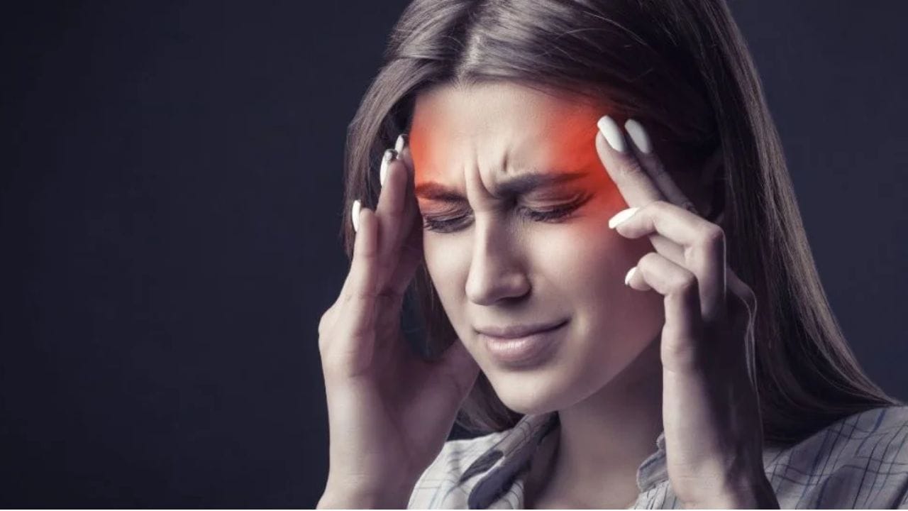 తరచూ తలనొప్పి వస్తోందా? లైట్ తీసుకోవద్దు..