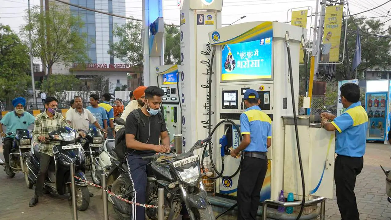 Fuel Tank Care: పెట్రోల్ బంక్లో ఈ 5 పొరపాట్లు అస్సలు చేయకండి.. మీ వాహనం దెబ్బతినే ప్రమాదం!