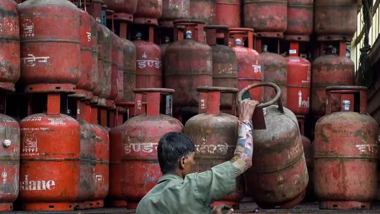 Gas Cylinder 3