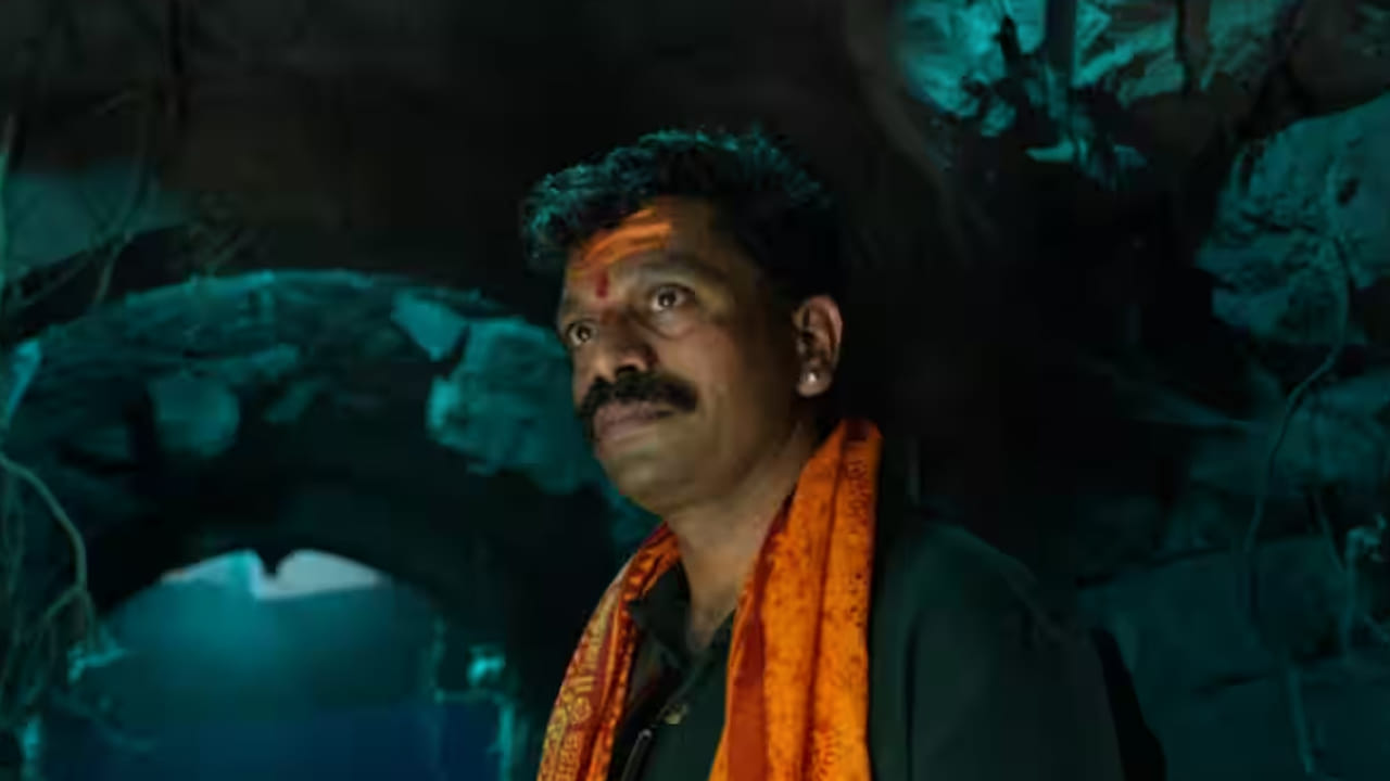 దిలీప్ ఈ రహస్య నిధికి వారసుడని వెల్లడైన తర్వాత కథ మరింత మలుపులు తిరుగుతుంది. మరోవైపు, ఖాంగ్రీ అనే తాంత్రికుడు కూడా ఈ నిధిపై కన్నేసి ఉంటాడు. పౌర్ణమి రోజున, బావిలోంచి నిధిని బయటకు తీయడానికి ప్రయత్నం జరుగుతుంది. అయితే, ఈ పని కోసం ఒక అమ్మాయిని ఉపయోగించుకోవడానికి కుట్ర పన్నుతారు, ఆ తర్వాత సంఘటనలు భయంకరమైన మలుపు తీసుకుంటాయి. ఆద్యంతం సినిమా ఉత్కంఠగా సాగుతూ ఆకట్టుకుంటుంది.