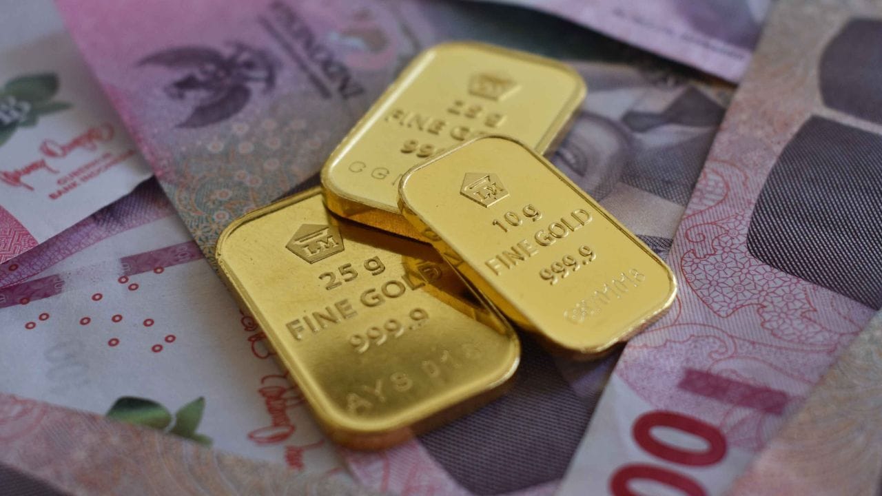 Gold Investment: పసిడి ధర మరింత పెరుగుతుందా..? పెట్టుబడికి ఇదే బెస్ట్ టైమా..?