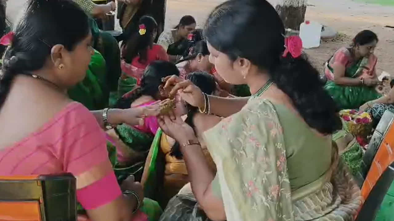  తెలుగు సంస్కృతి, సంప్రదాయాలను ప్రతిబింబించేలా ఈ కార్యక్రమం ఆకట్టుకుంది.ఆషాఢ మాసంలో గోరింటాకు పెట్టుకోవడం తెలుగు సంప్రదాయంలో విశిష్ట స్థానాన్ని కలిగి ఉంది. ఈ సందర్భంగా మహిళలు సంప్రదాయ దుస్తుల్లో పాల్గొని గోరింటాకు పెట్టుకుంటూ పండుగ వాతావరణాన్ని సృష్టించారు. 
