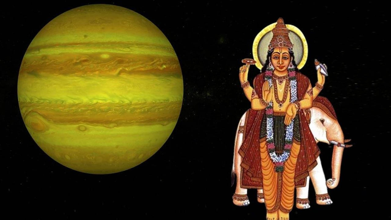 అదే విధంగా ఉదయం స్నానం చేసిన తర్వాత విష్ణుమూర్తిని భక్తి శ్రద్ధలతో పూజించాలి. పాలతో అభిషేకం చేసి, కుంకుమ పువ్వు సమర్పించాలి. అలాగే హారి ఇచ్చి, మిఠాయి సమర్పించాలి. ఇలా శ్రావణ మాసం మొత్తం విష్ణుమూర్తిని ఆరాధించడం పూజించడం వలన గురు బలం పెరుగుతుందంట.