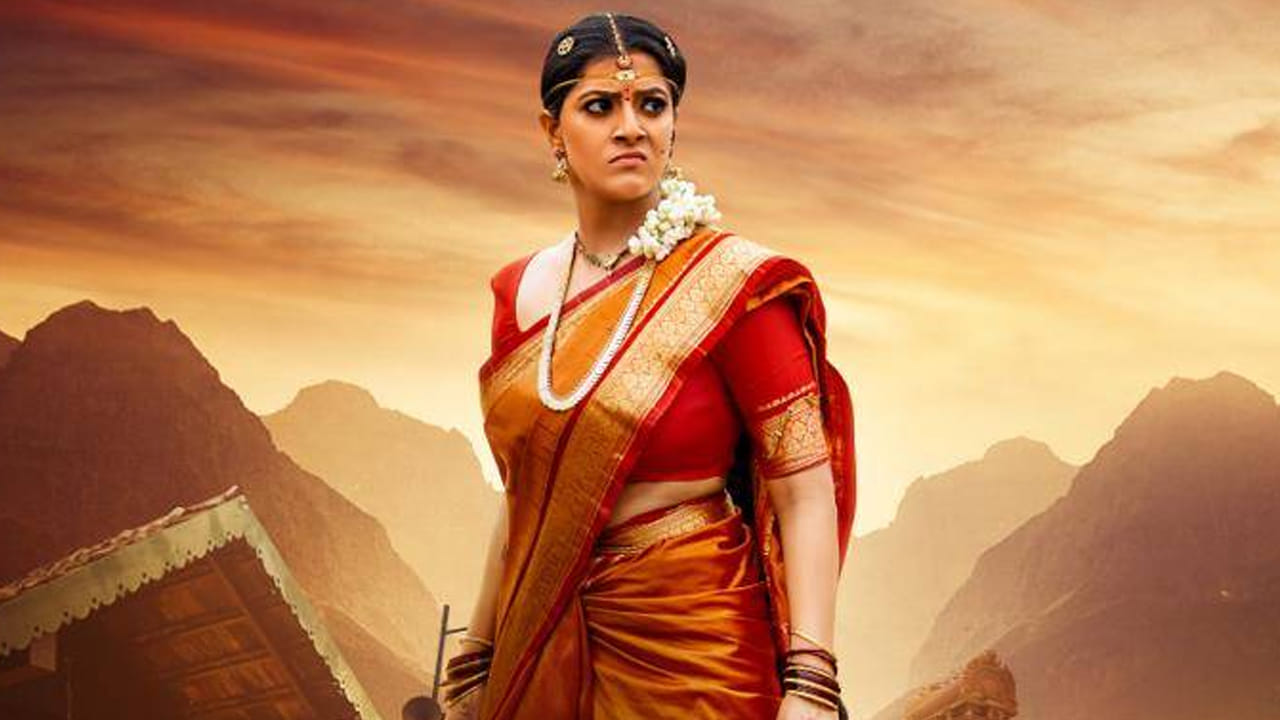 కేవలం రూ.40 కోట్లతో నిర్మించిన ఈ మూవీ బాక్సాఫీస్ వద్ద రూ.350 కోట్లకు పైగా వసూళ్లు రాబట్టింది. తమిళ చిత్రసీమలో 'కుటుంబస్థాన్', 'టూరిస్ట్ ఫ్యామిలీ' వంటి తక్కువ బడ్జెట్ చిత్రాలు హిట్టవ్వగా.. పెద్ద పెద్ద చిత్రాలు అట్టర్ ప్లాప్ అయ్యాయి. ఇందులో  తేజ సజ్జా, అమృత అయ్యర్, వరలక్ష్మి శరత్‌కుమార్, సముద్రఖని, వినయ్, తదితరులు నటించారు. అనుదీప్ దేవ్ సంగీతం సమకూర్చారు. మైత్రీ మూవీ మేకర్స్ ఈ చిత్రాన్ని నిర్మించింది. ఈ సినిమా కథ... ప్రశాంత్ వర్మ డైరెక్షన్ ప్రేక్షకులను కట్టిపడేసింది. 
