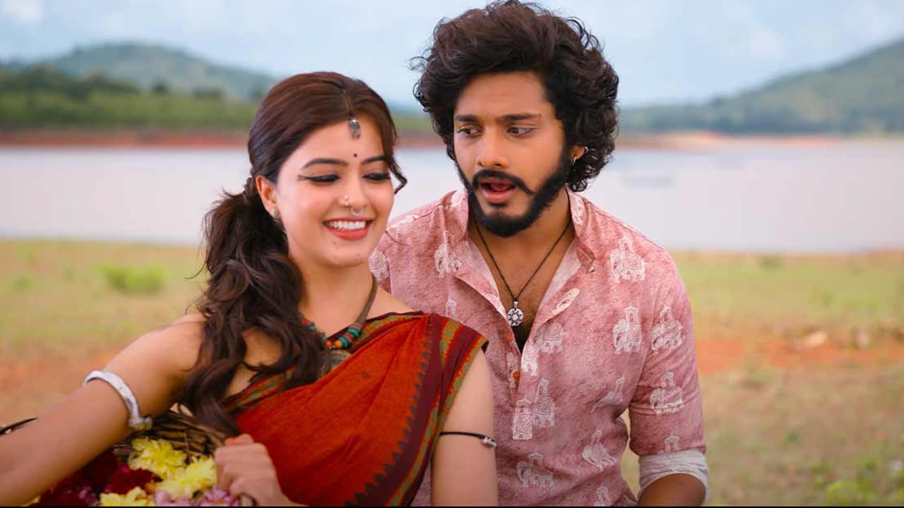 స్టార్ హీరోహీరోయిన్లు, భారీ బడ్జెట్ తో తెరకెక్కించిన సినిమాలు బాక్సాఫీస్ వద్ద నిరాశపరిచాయి. కోట్లు ఖర్చు చేసి తీసిన సినిమాలు బాక్సాఫీస్ వద్ద ప్లాప్ అయ్యాయి. కానీ ఒక సినిమా మాత్రం ఊహించని స్థాయిలో విజయం అందుకుంది. డైరెక్ట్ర ప్రశాంత్ వర్మ దర్శకత్వం వహించిన తెలుగు చిత్రం "హనుమాన్". తన  సూపర్ హీరో కాన్సెప్ట్, అద్భుతమైన విజువల్స్, బలమైన స్క్రిప్ట్‌తో ప్రేక్షకులను ఆకట్టుకుని, బాక్సాఫీస్ వద్ద భారీ విజయాన్ని సాధించింది. ఈ సినిమా తక్కువ సమయంలోనే అందరి దృష్టిని ఆకర్షించింది.