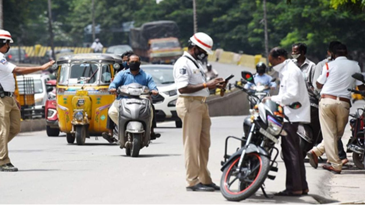 Hyderabad: వాహనదారులకు బిగ్‌ అలర్ట్.. ఇకపై అలా చేస్తే కేసులే.. ట్రాఫిక్ పోలీసుల ప్రత్యేక డ్రైవ్!