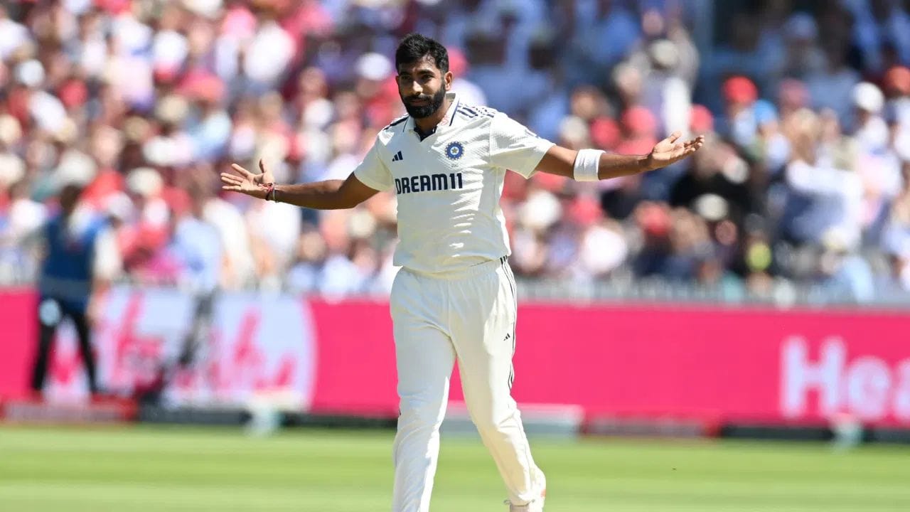 ఈలోగా, బౌలర్ల ర్యాంకింగ్స్లో జస్ప్రీత్ బుమ్రా తన అగ్రస్థానాన్ని కోల్పోగా, ఆస్ట్రేలియా పేసర్ మిచెల్ స్టార్క్ నంబర్ 1 స్థానాన్ని కైవసం చేసుకున్నాడు. బుమ్రా మినహా, టాప్ 10లో మరే ఇతర భారత బౌలర్ లేడు. టాప్ 20లో, మహమ్మద్ సిరాజ్ నాలుగు స్థానాలు దిగజారి 18వ స్థానానికి, రవీంద్ర జడేజా మూడు స్థానాలు దిగజారి 19వ స్థానానికి పడిపోయారు.
