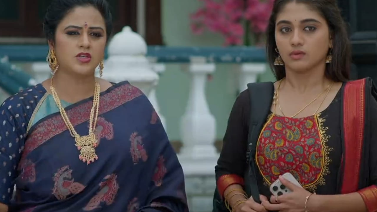 Illu Illalu Pillalu August 7: వాళ్లు ప్రేమను తీసుకెళ్లిపోవడానికే వచ్చారు.. నర్మద మాటలకు షాకైన వేదవతి