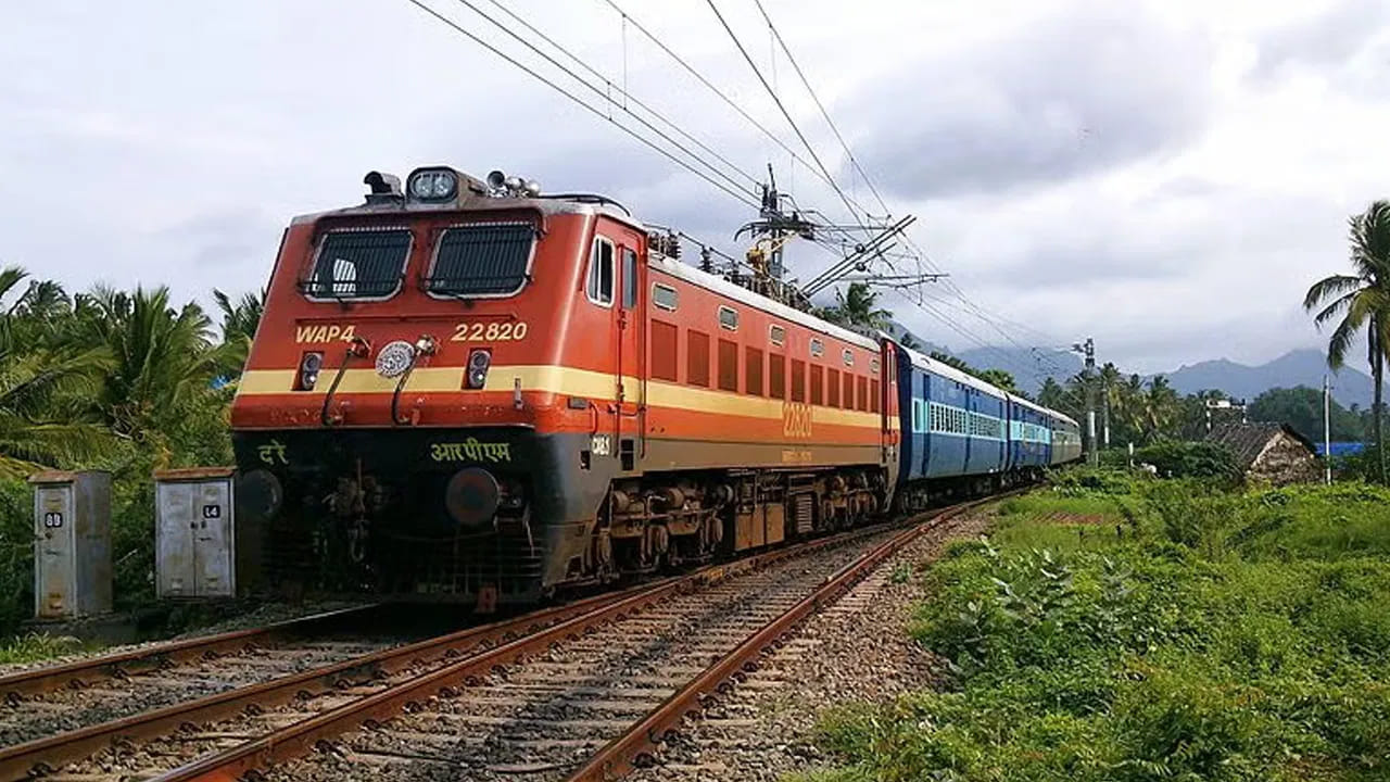 Indian Railways: రైల్వే ప్రయాణికులకు గుడ్ న్యూస్.. ఈ రూట్లల్లో ప్రత్యేక రైళ్లు.. షెడ్యూల్ వివరాలు ఇవిగో..