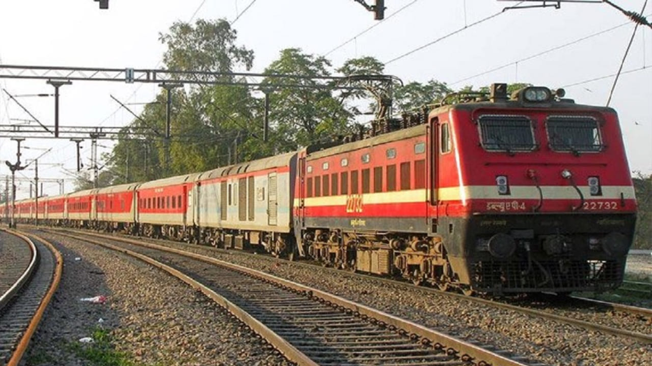 IRCTC Current Booking: తత్కాల్ టిక్కెట్ దొరకలేదా? ఎలాంటి అదనపు ఛార్జీలు లేకుండా కన్ఫర్మ్ సీటు పొందండిలా!