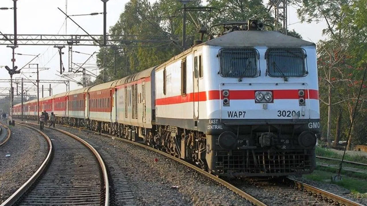 Indian Railways: తెలంగాణలోని రైల్వే ప్రయాణికులకు గుడ్ న్యూస్.. ప్రత్యేక రైళ్లు వచ్చేశాయి.. ఈ రూట్లో వెళ్లేవారికి..