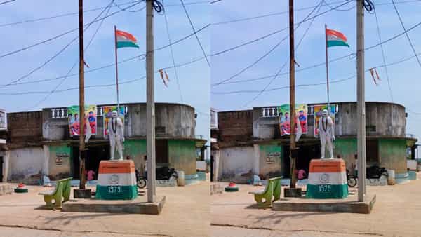 దేశభక్తికి నిలువెత్తు సాక్ష్యం.. ఆ గ్రామంలో 80 ఏళ్లుగా నిరంతరం రెపరెపలాడుతున్న మువ్వన్నెల జెండా..