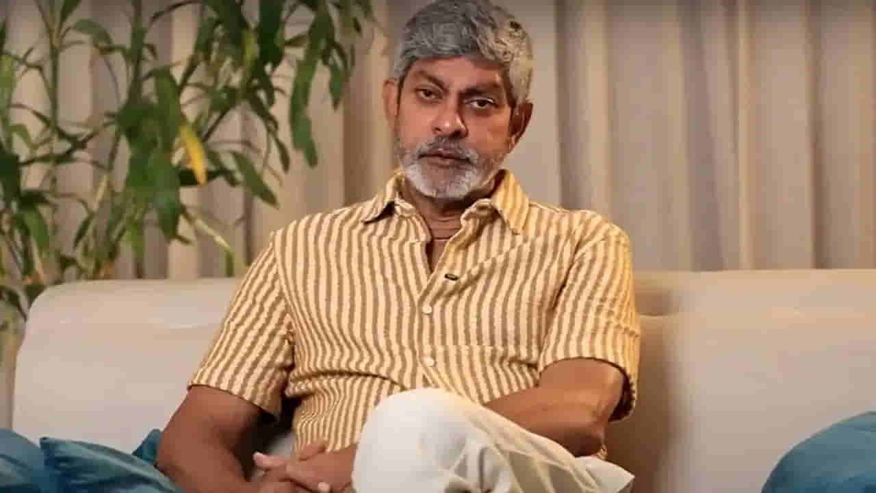 శోభనం సీన్ చేసేటప్పుడు బెడ్ మీదకు రాగానే ఆ హీరోయిన్ బోరున ఏడ్చేసింది..